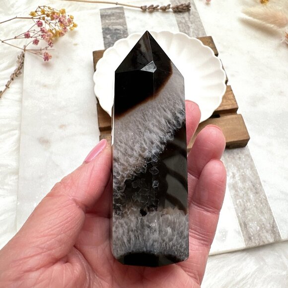 Beautiful Black Agate Tower - Picture 6 of 8
